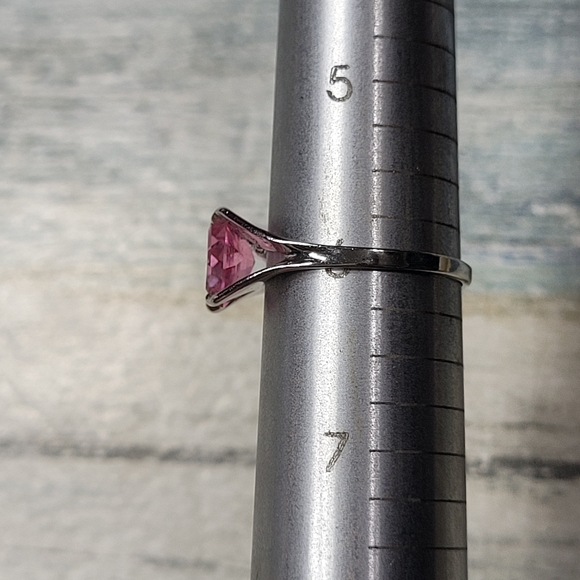 Elegant Pink stone Silver Ring - Picture 2 of 7